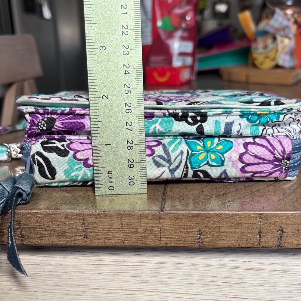 Vera Bradley Penelopes Garden All in One Crossbody Purse Wallet Wristlet - Picture 3 of 9